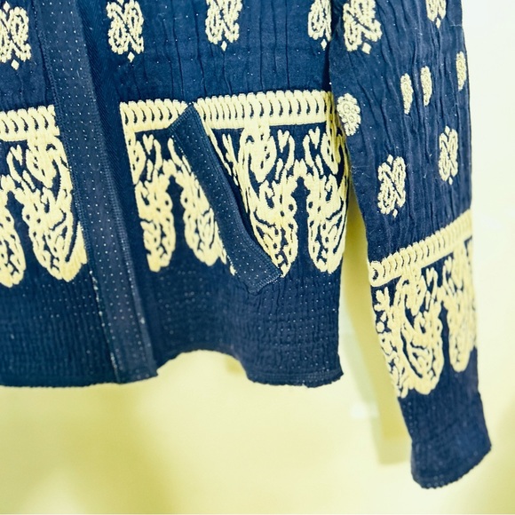 Free People Short Jacket Blue with Cream Accents. Size: 0 - Picture 3 of 8